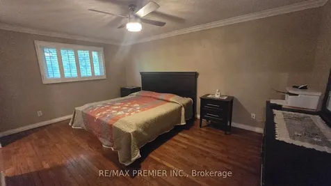 4399 Beacon Lane Mississauga ON L5C 4J8