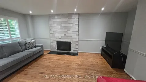 4399 Beacon Lane Mississauga ON L5C 4J8
