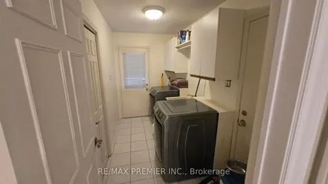 4399 Beacon Lane Mississauga ON L5C 4J8
