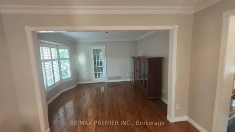 4399 Beacon Lane Mississauga ON L5C 4J8