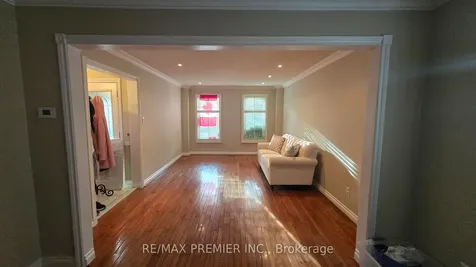 4399 Beacon Lane Mississauga ON L5C 4J8