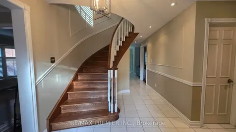 4399 Beacon Lane Mississauga ON L5C 4J8