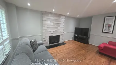 4399 Beacon Lane Mississauga ON L5C 4J8