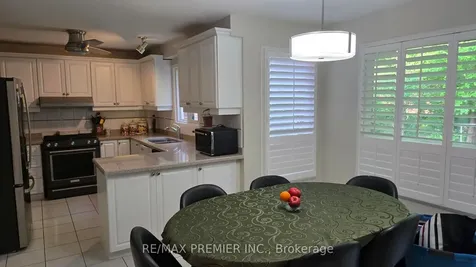 4399 Beacon Lane Mississauga ON L5C 4J8