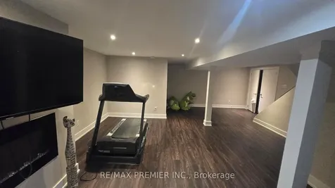 4399 Beacon Lane Mississauga ON L5C 4J8