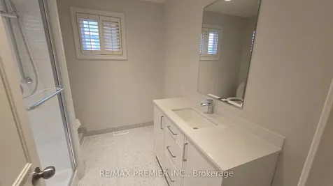 4399 Beacon Lane Mississauga ON L5C 4J8