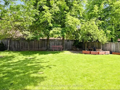 2409 Paula Court Burlington ON L7P 4M1