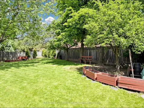 2409 Paula Court Burlington ON L7P 4M1