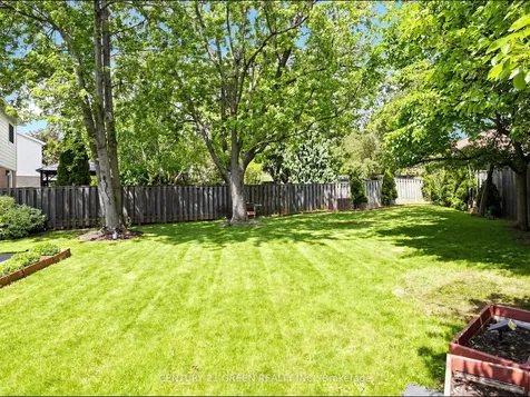 2409 Paula Court Burlington ON L7P 4M1