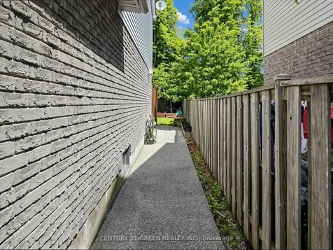 2409 Paula Court Burlington ON L7P 4M1
