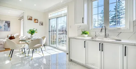 28 Prada Court Brampton ON L6P 2K1