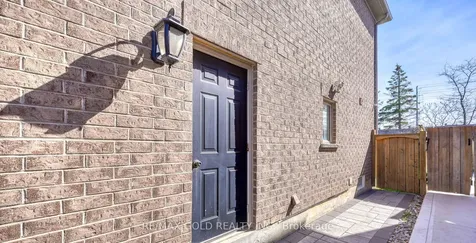 28 Prada Court Brampton ON L6P 2K1