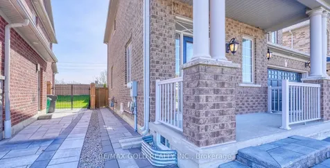 28 Prada Court Brampton ON L6P 2K1