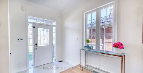28 Prada Court Brampton ON L6P 2K1