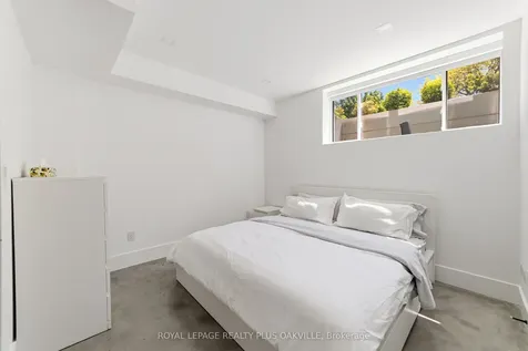 1189 Tisdale Street Oakville ON L6L 2S9