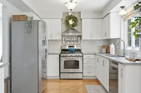 2418 Butternut Crescent Burlington ON L7M 3L3