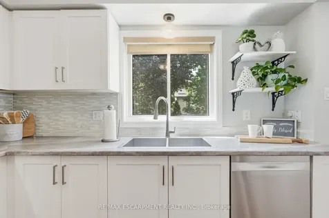 2418 Butternut Crescent Burlington ON L7M 3L3