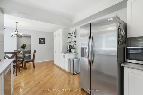 2418 Butternut Crescent Burlington ON L7M 3L3