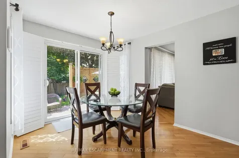2418 Butternut Crescent Burlington ON L7M 3L3
