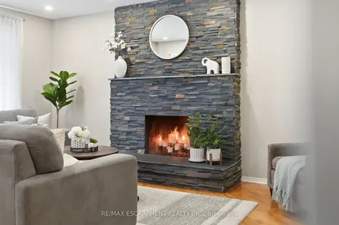 2418 Butternut Crescent Burlington ON L7M 3L3
