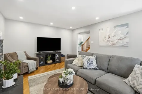 2418 Butternut Crescent Burlington ON L7M 3L3