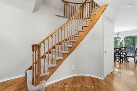 2418 Butternut Crescent Burlington ON L7M 3L3