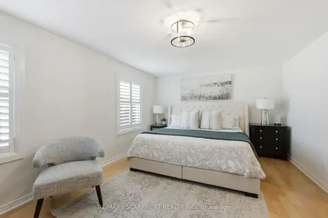 2418 Butternut Crescent Burlington ON L7M 3L3