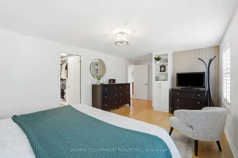 2418 Butternut Crescent Burlington ON L7M 3L3