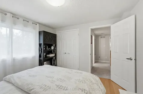 2418 Butternut Crescent Burlington ON L7M 3L3