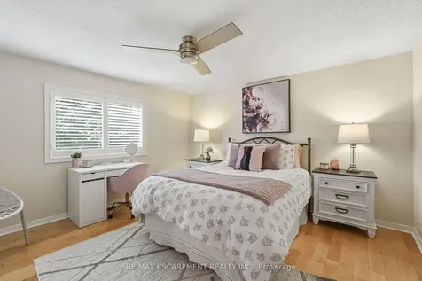 2418 Butternut Crescent Burlington ON L7M 3L3