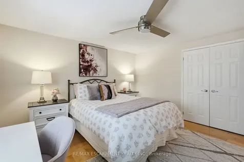 2418 Butternut Crescent Burlington ON L7M 3L3