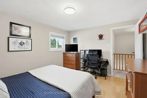 2418 Butternut Crescent Burlington ON L7M 3L3