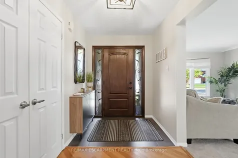 2418 Butternut Crescent Burlington ON L7M 3L3