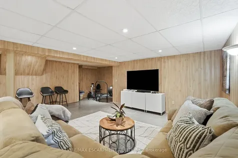 2418 Butternut Crescent Burlington ON L7M 3L3