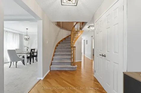 2418 Butternut Crescent Burlington ON L7M 3L3