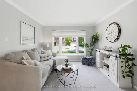 2418 Butternut Crescent Burlington ON L7M 3L3