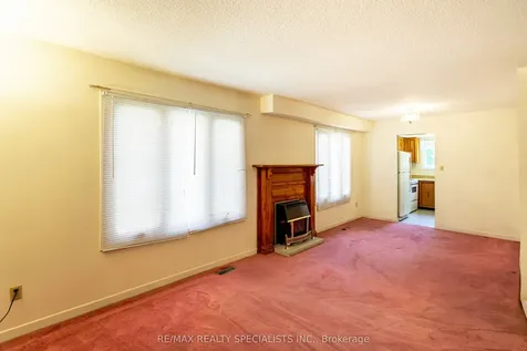 840 Messenger Meadow Drive Mississauga ON L5C 3T2