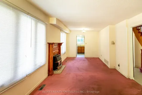 840 Messenger Meadow Drive Mississauga ON L5C 3T2