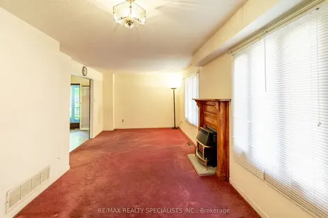 840 Messenger Meadow Drive Mississauga ON L5C 3T2