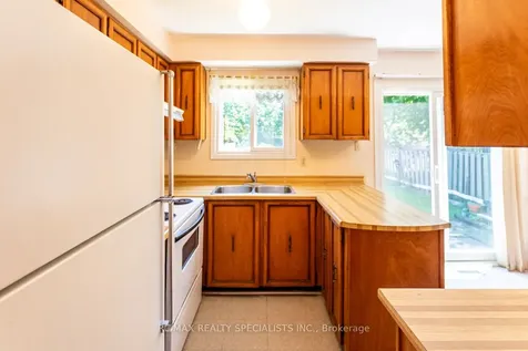 840 Messenger Meadow Drive Mississauga ON L5C 3T2