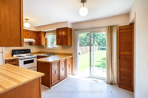 840 Messenger Meadow Drive Mississauga ON L5C 3T2