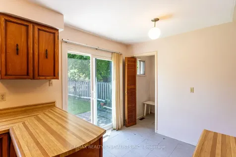 840 Messenger Meadow Drive Mississauga ON L5C 3T2
