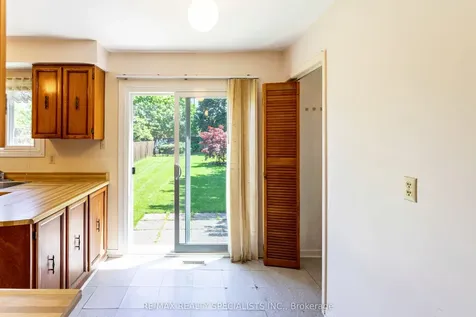 840 Messenger Meadow Drive Mississauga ON L5C 3T2