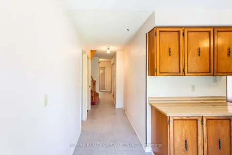 840 Messenger Meadow Drive Mississauga ON L5C 3T2