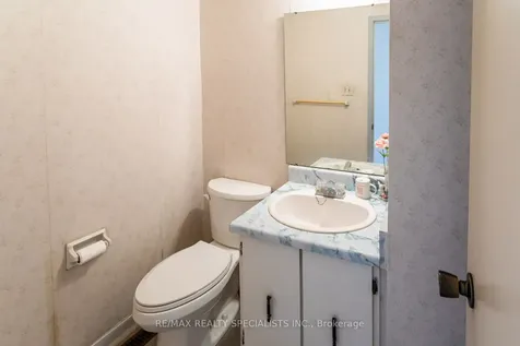 840 Messenger Meadow Drive Mississauga ON L5C 3T2