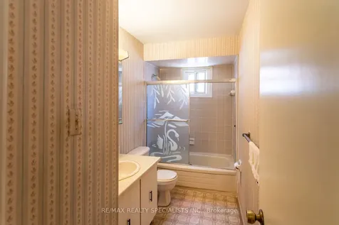 840 Messenger Meadow Drive Mississauga ON L5C 3T2