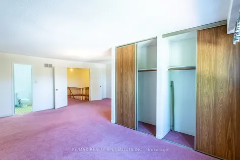840 Messenger Meadow Drive Mississauga ON L5C 3T2