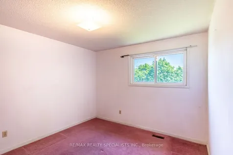 840 Messenger Meadow Drive Mississauga ON L5C 3T2