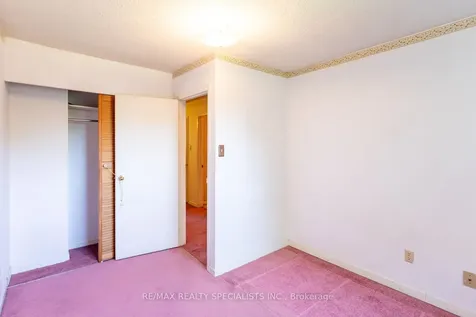 840 Messenger Meadow Drive Mississauga ON L5C 3T2
