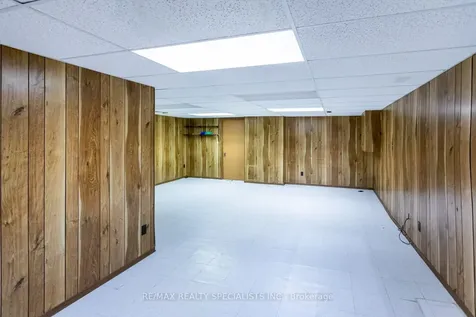 840 Messenger Meadow Drive Mississauga ON L5C 3T2